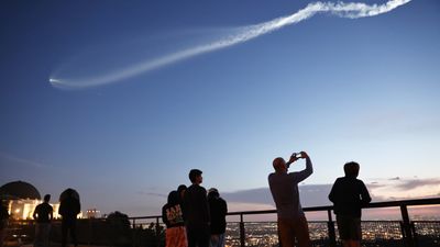 SpaceX's evening Starlink launch wows West Coast skywatchers (photos)