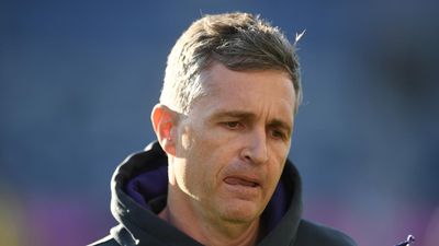 Dockers coach Longmuir hits back at contract pot shots