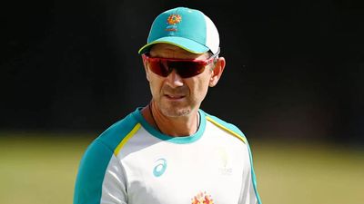 Justin Langer terms Rahul Dravid lucky, avoids question on coaching Team India