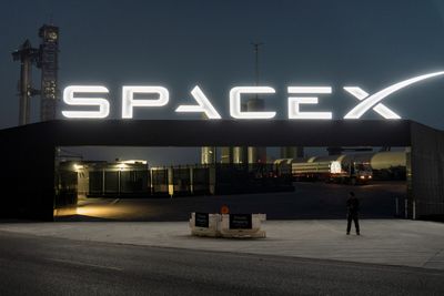 Russia warns US against using SpaceX for spying