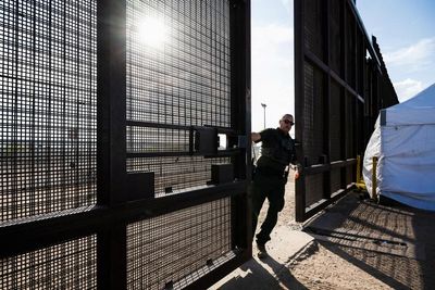 Confusion in Texas after appeals court blocks border arrest law
