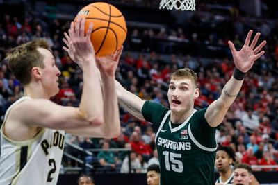 LOOK: Michigan State basketball big man Carson Cooper sporting face mask for NCAA Tournament