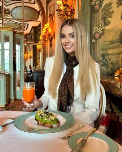 Elegant Dining: Krystyna Pyszková's Graceful Presence