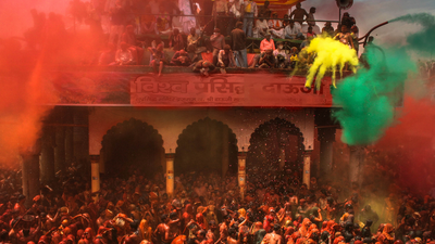 50+ Happy Holi Wishes, Messages and Greetings for Holi 2024
