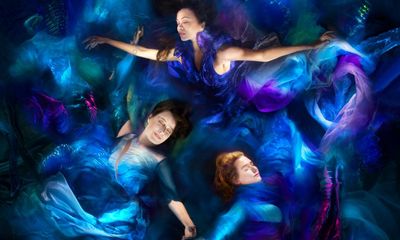 Kate Winslet, Sigourney Weaver and Zoe Saldana do underwater photoshoot for ocean conservation charity