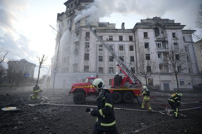 Wave of Russian missiles strikes Ukraine’s Kyiv, wounds more than a dozen