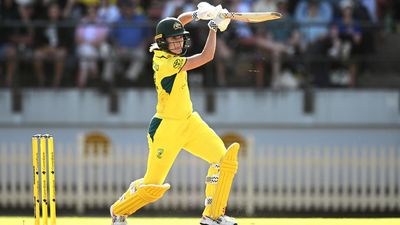 Sutherland saves Australia's day with bat in Bangladesh