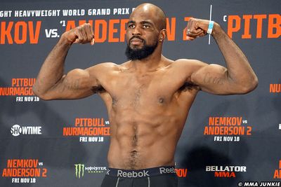 Bellator Champions Series: Belfast weigh-in results: Title fights official, one fighter heavy