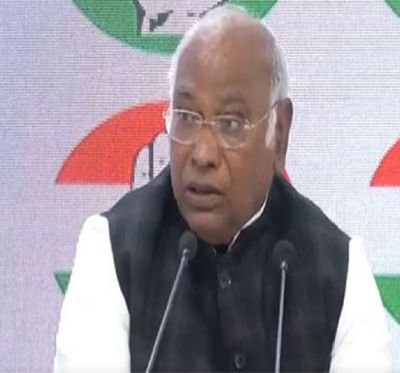 "No level playing field for polls" alleges Mallikarjun Kharge, blames BJP for 'frozen banks accounts'