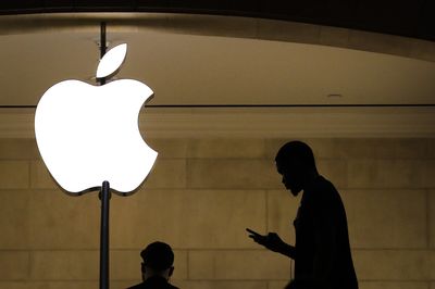 The U.S. sues Apple, saying it abuses its power to monopolize the smartphone market