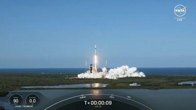 SpaceX launches its 30th Dragon cargo mission to the ISS (video)