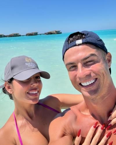 Georgina Rodríguez Enjoys Beach Day With Family At Red Sea