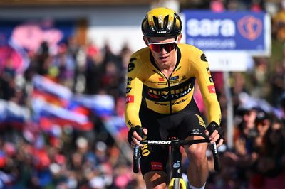 Coppi e Bartali: Koen Bouwman takes breakaway win on stage 3