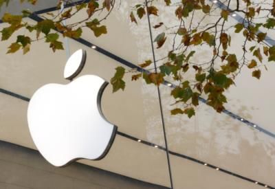Sen. Klobuchar Supports DOJ Suit Against Apple For Anticompetitive Conduct