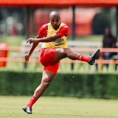 Fernandinho's Relentless Determination Shines Through Training Snapshot