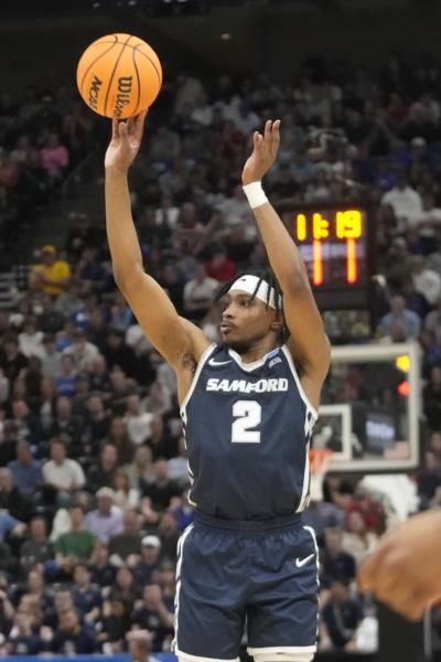 Controversial Foul Call Helps Kansas Edge Samford In NCAA