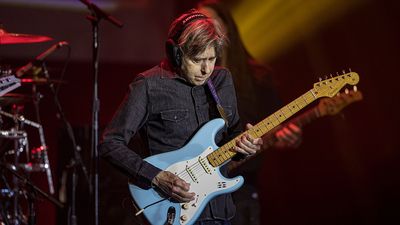 A master of pickslanting, economy picking and pentatonic flurries, Eric Johnson is one of the smoothest soloists on the planet – and his techniques will make really make your solos pop
