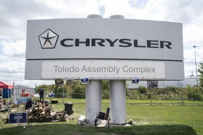 Stellantis Recalls Nearly 285,000 Dodge, Chrysler Sedans Over Airbag Safety Concerns