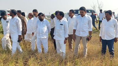 BRS urges Congress govt. to lift Nagarjunsagar project gates to save standing crops instead of political gates