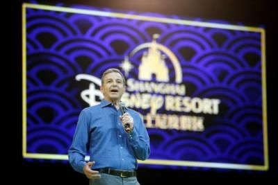 Former Disney CEO Michael Eisner Supports Current Chief Bob Iger