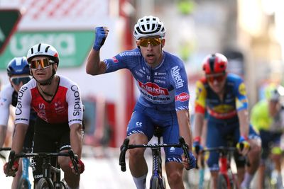 Volta a Catalunya: Axel Laurance wins stage 5 sprint with bike throw
