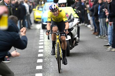 'It was a stupid mistake' – Crash proves costly for Wout van Aert at E3 Harelbeke