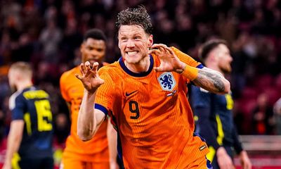 Wijnaldum and Weghorst on target as Netherlands thrash wasteful Scotland