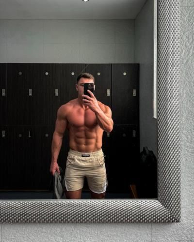 Rob Lipsett Inspires Summer Fitness Journey With Shirtless Selfie