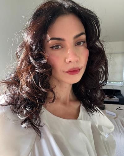 Captivating Selfies: Marina Diamandis Radiates Beauty And Grace