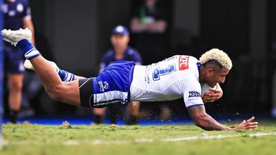 Bulldogs bare their teeth to give Titans an NRL mauling