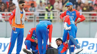 Ishant Sharma limps off the field as Delhi Capitals dealt a major injury blow in their IPL 2024 opener