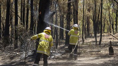 Bushfire threatens lives and homes south of Perth