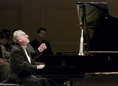 Grammy-Winning Italian Pianist Maurizio Pollini Dies At 82
