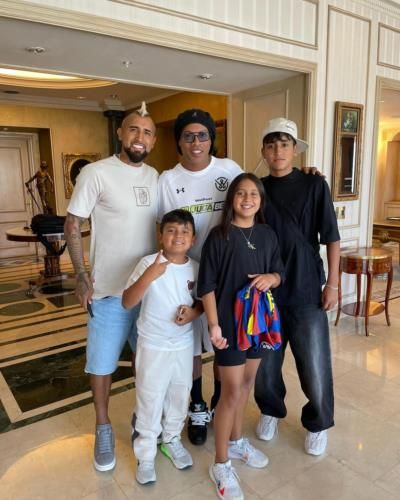 Arturo Vidal Shares Heartwarming Moment With Ronaldinho And Kids