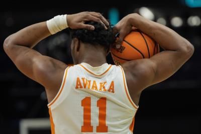 Tennessee Volunteers Advance To Sweet 16 Under Coach Barnes