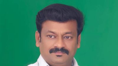 Lok Sabha polls | At Tiruchi, Naam Tamilar Katchi names pro-jallikattu activist Rajesh, AMMK fields Senthilnathan