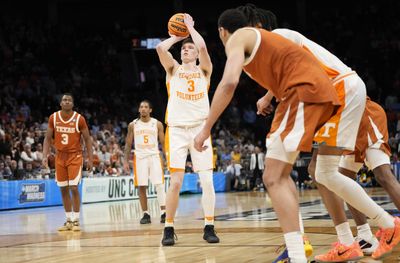 Potential Thunder draft prospect Dalton Knecht helps Tennessee escape thriller against Texas