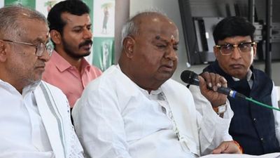 Deve Gowda calls upon all political parties in Karnataka to put up a united fight for Mekedatu project to solve drinking water woes