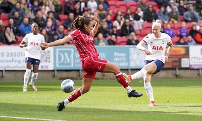 WSL roundup: Arsenal close on Champions League with Villa win