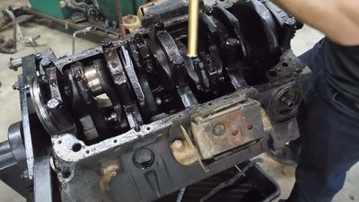 Video Shows How to Kill Ford's Legendary 5.8-Liter Windsor V-8 Engine