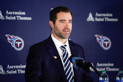 Titans’ Brian Callahan appears in 1st head coaches photo at annual league meeting