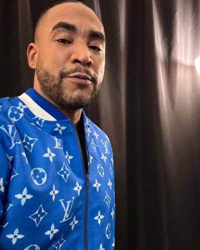 Don Omar's Stylish Selfie Game On Point