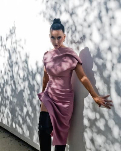Katy Perry Shines In Stunning Pink Outfit