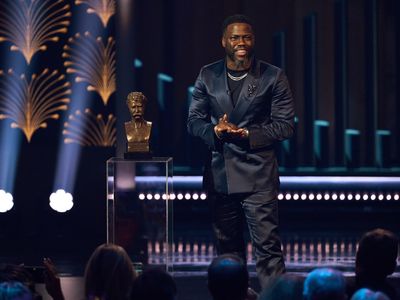Kevin Hart takes home his Mark Twain Prize for American humor