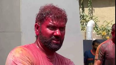 Watch: Rohit Sharma celebrates Holi with Mumbai Indians teammates