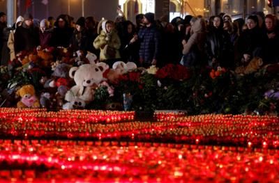 200 Gather At Moscow Attack Site To Offer Condolences