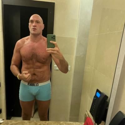 Tyson Fury Flaunts Style And Physique In Mirror Selfie