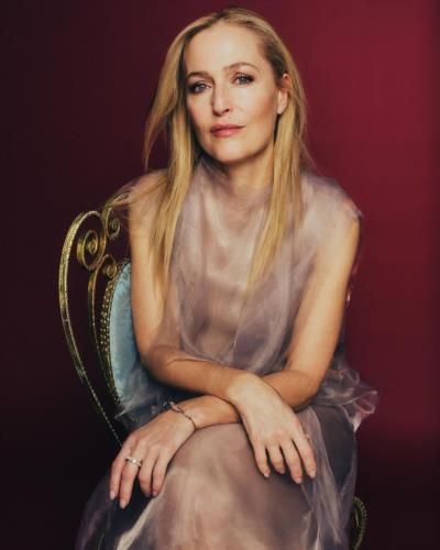 gillian-anderson-stuns-in-elegant-photoshoot