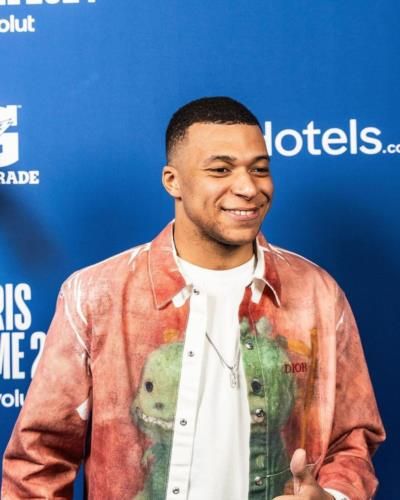 Kylian Mbappé's Stylish Outfit Shines At Event