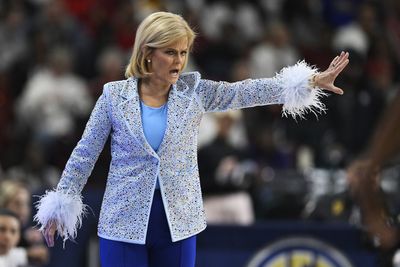Everyone thinks LSU coach Kim Mulkey is making things worse for herself